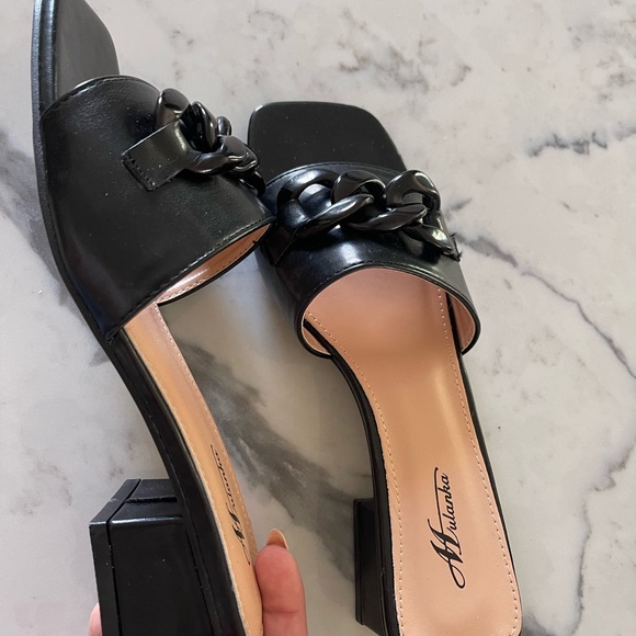 New flip flops. Color black. Size 36. - Picture 2 of 2